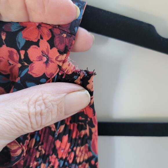 Pleione Sleeveless Blouse Pleated Floral Print Tie in Back Size Medium - Picture 7 of 10